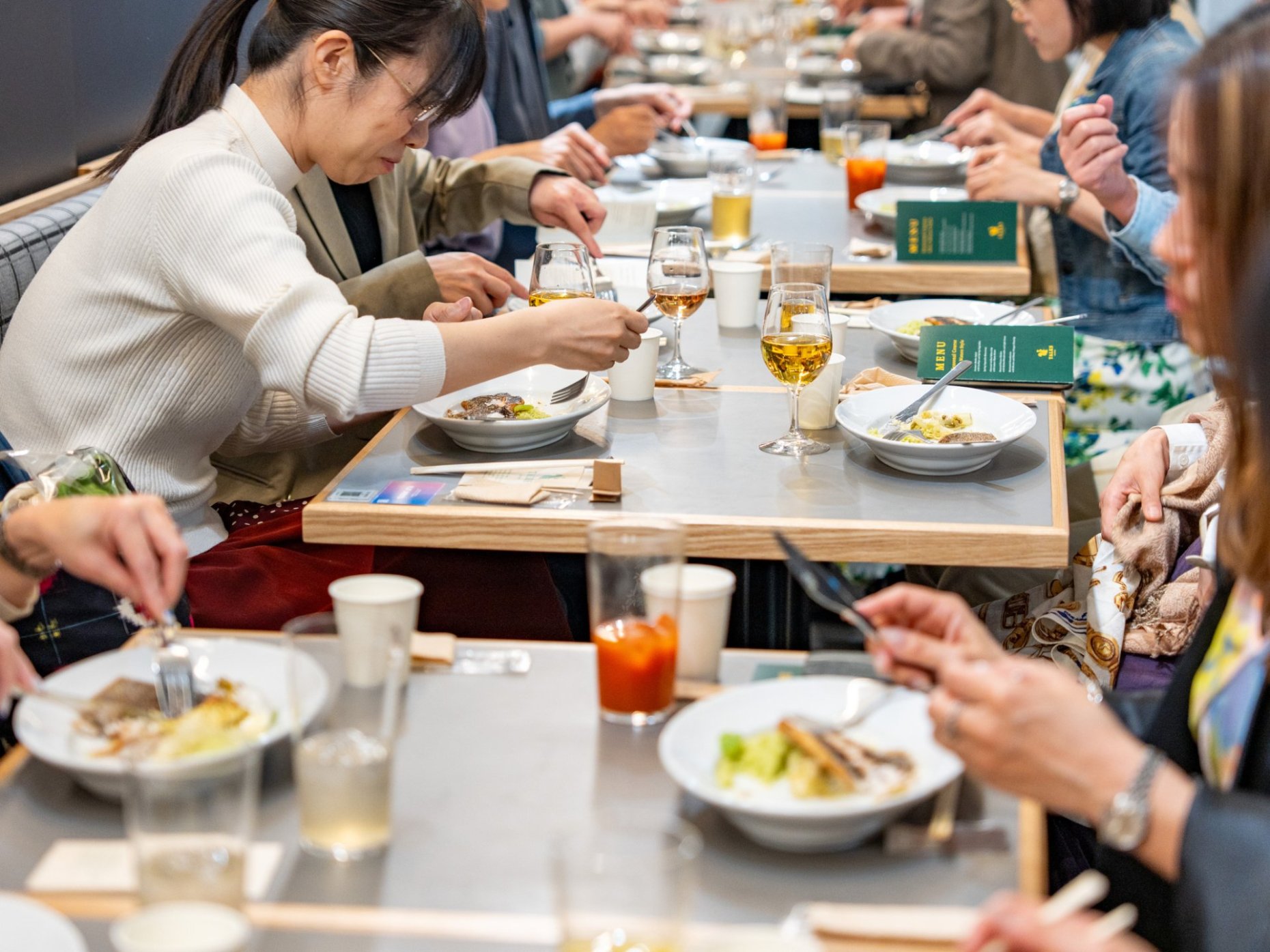 「一緒にテーブルを囲んだ人たちと会話が弾み、とても楽しかった」という感想も聞かれた。