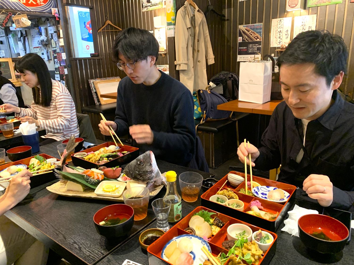 フィールドワークとして「大阪産料理 空」を訪問。大阪府は食料自給率約1%※とされているが、その日はほぼすべてが大阪産(おおさかもん)食材で作られたランチ。丹精込めて作られた一品一品を驚きと共に味わった。食事の時間はいつも以上に和やかに会話も弾んだ。※農林水産省「都道府県別食料自給率等について:令和4年度」より