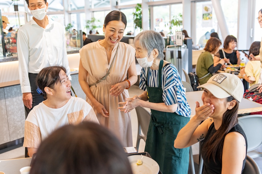 笑顔がめぐる場所で見つけた、共生のヒント――「注文をまちがえてもええやんカフェ」開催レポート