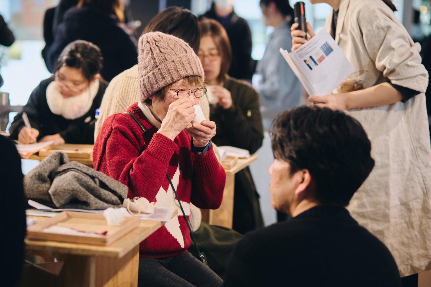 選んだ素材をお湯で煮出してテイスティング。ハトムギとハブ茶、板藍根を選んだ参加者は「冷え性なので、体を温める方法を知りたくて参加しました。自分の体のことや必要な食材について理解できたし、ブレンドしたお茶も美味しかったですね」とのこと