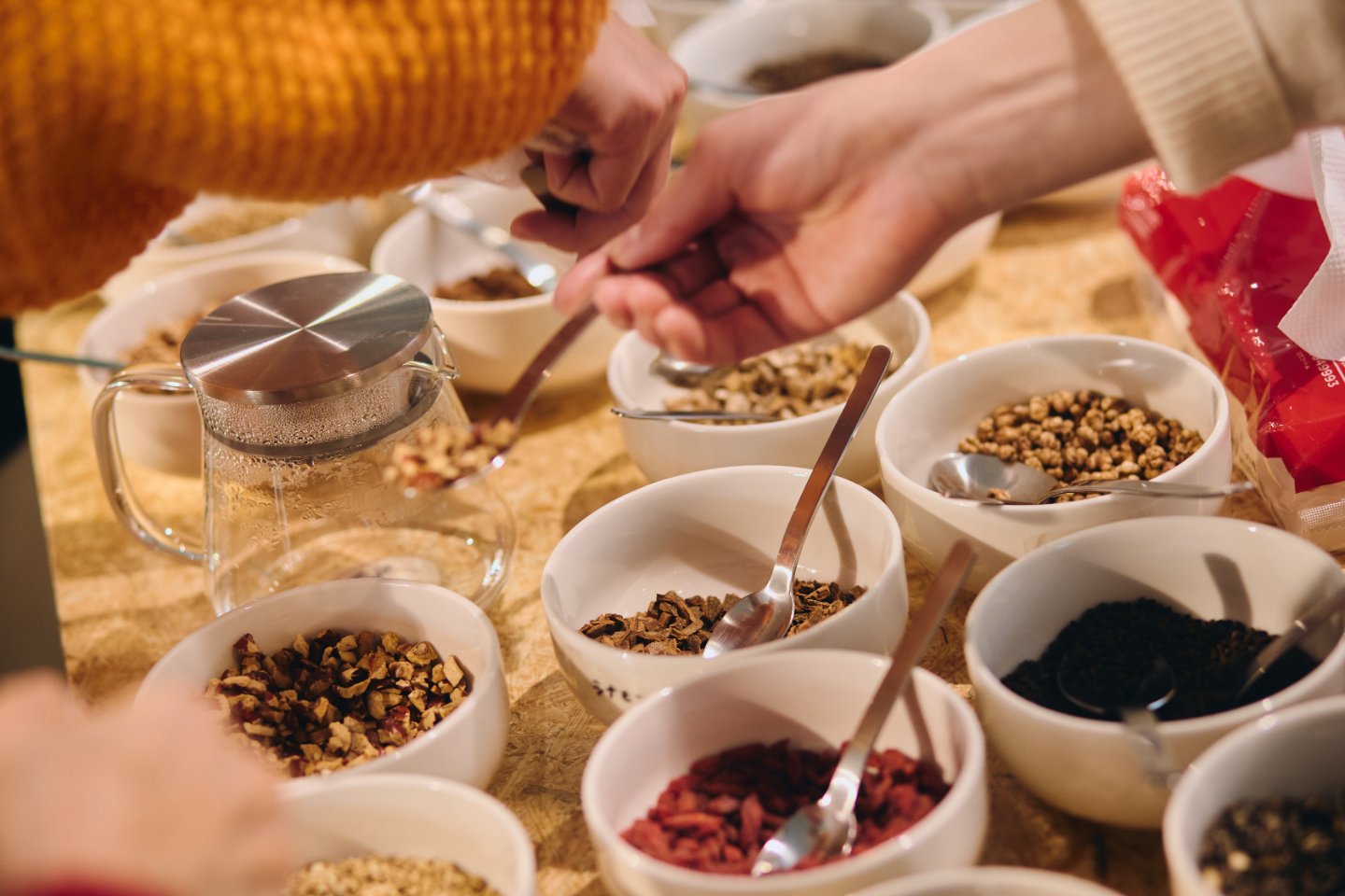 ヨモギやシソ、ショウガ、シナモンには体を温める作用が。みかんの皮である「陳皮」は風邪予防と、素材によって性質が異なる