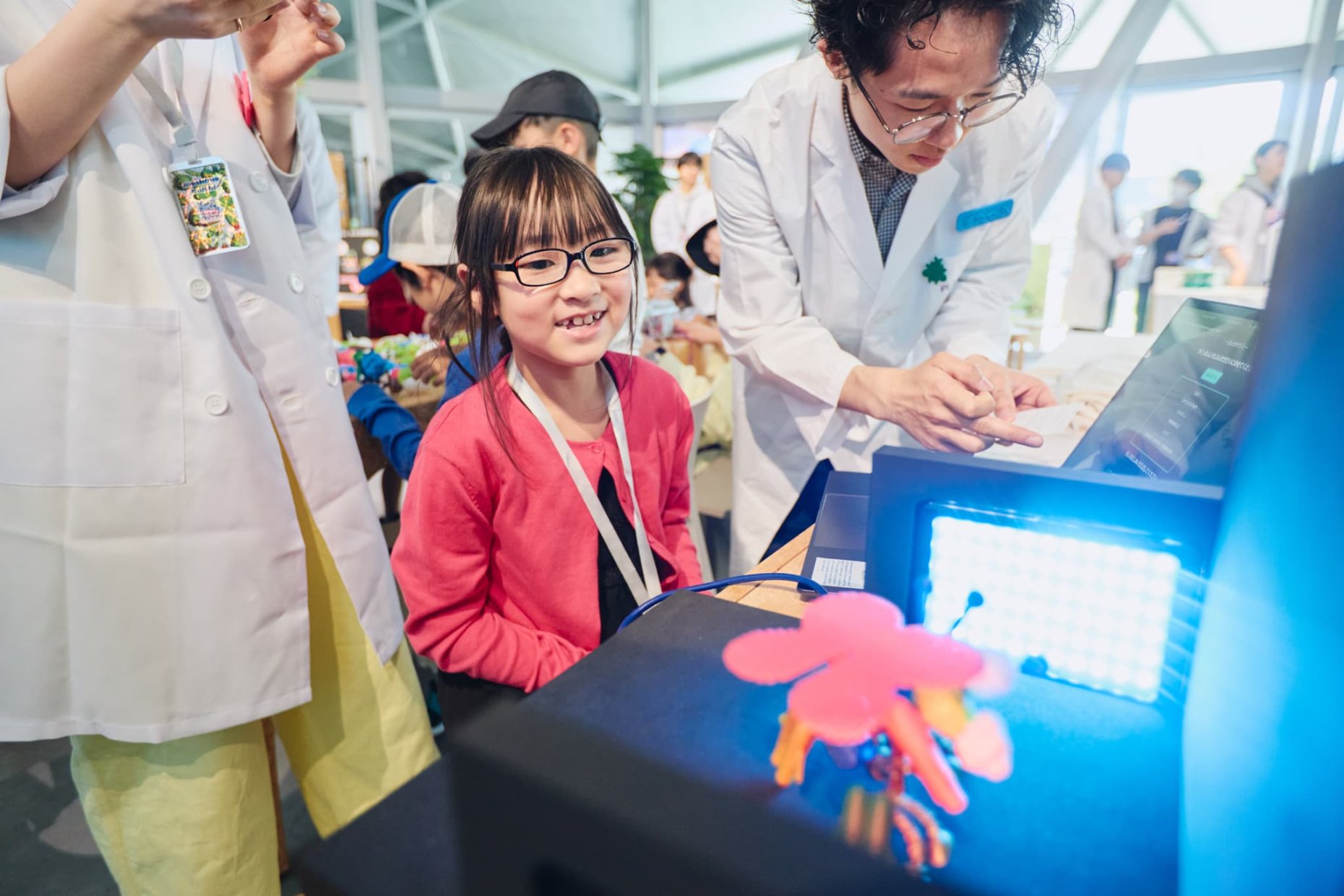 進化させた「もしもむし」を撮影し、「モシモムシール」を作成